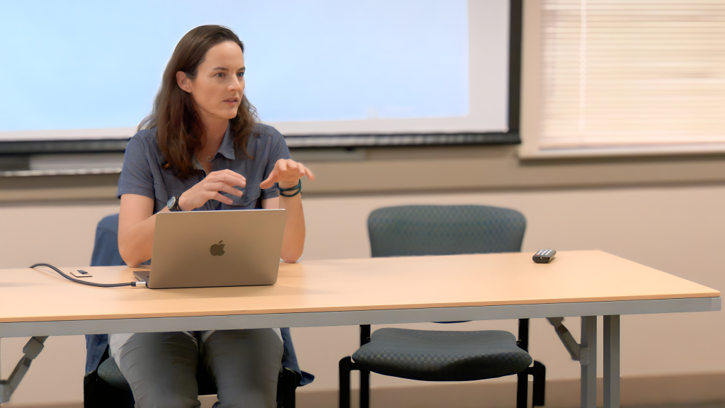 Rosi Kerr speaking at the decarbonization meeting